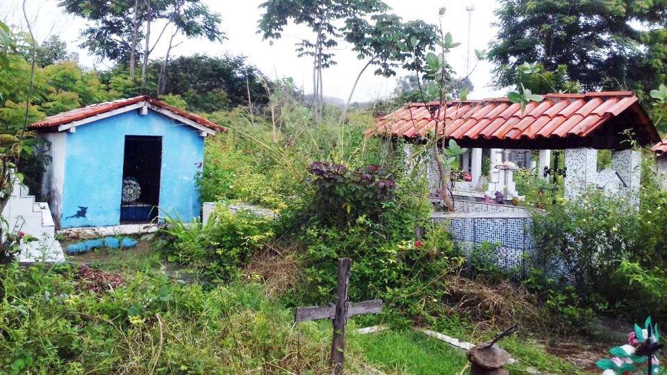 Cemitérios de Coelho Neto encontram-se nas piores das situações