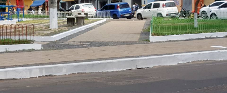 Por que pintam o meio-fio de branco?