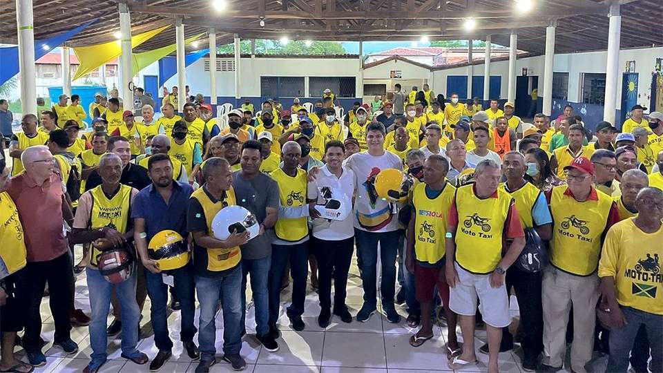 Em parceria com a Prefeitura de Coelho Neto, DETRAN-MA realizou entrega de capacetes e outros itens para Mototaxistas de Coelho Neto