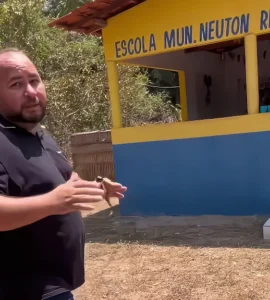 Banheiros precários em escola de Duque Bacelar